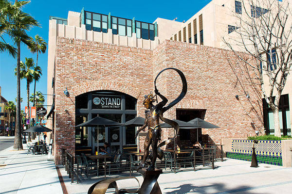 Playhouse Plaza - Statue