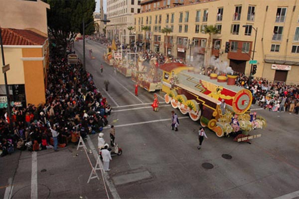 Playhouse Plaza - Rose Parade - 3rd Floor Balcony View